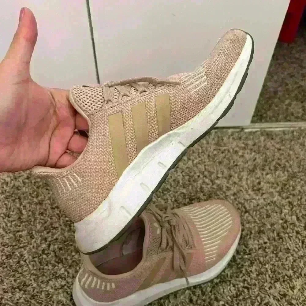 Adidas’s pale pink tennis shoes sneakers - Picture 8 of 11